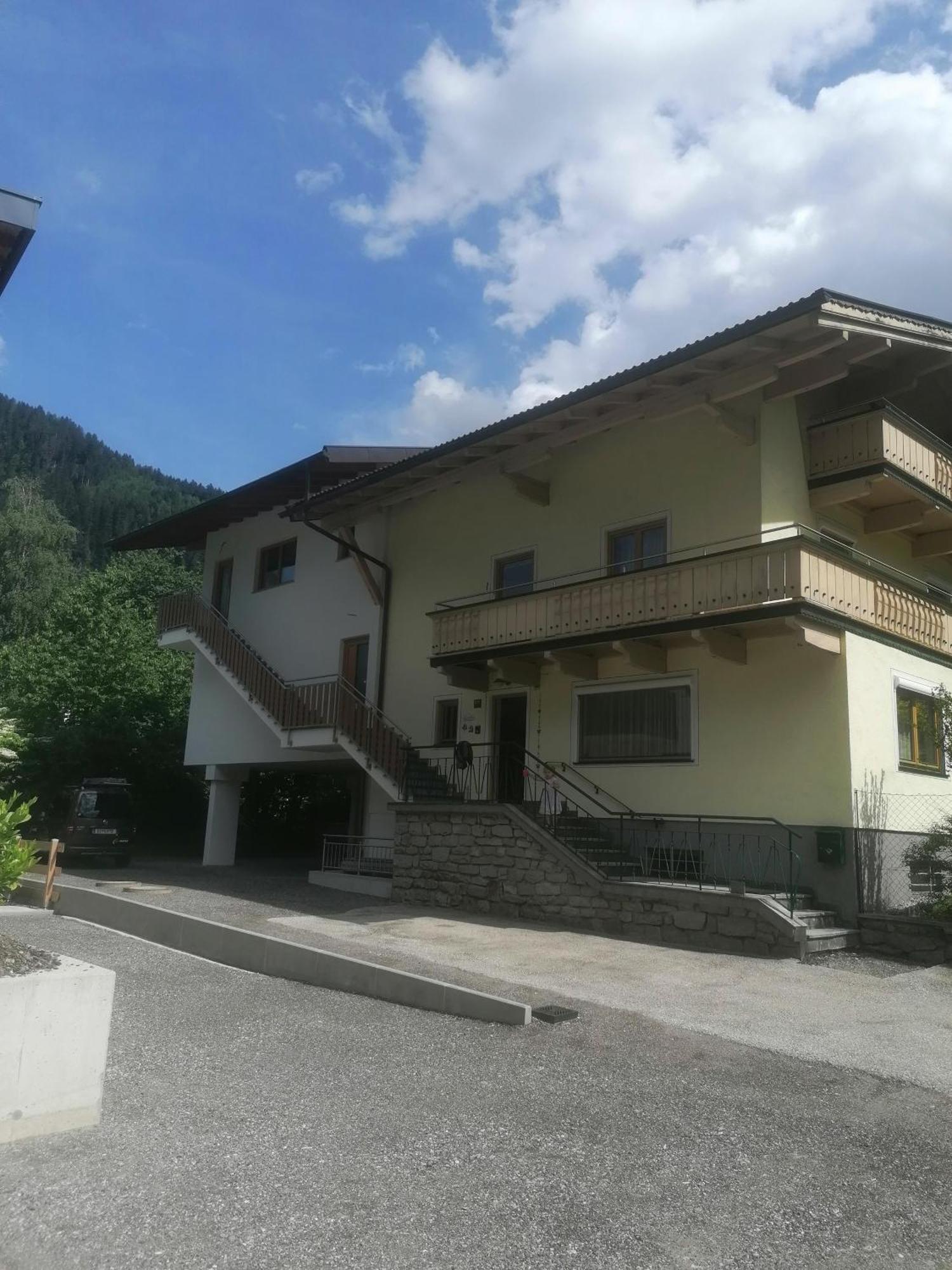 Eberharter Apartment *